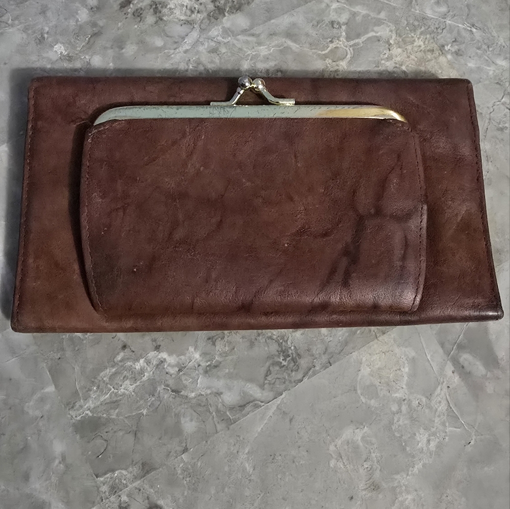 Buxton Top Grain Cowhide Leather Flower Embossed Kisslock Wallet - Picture 3 of 15